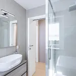 Blanc 4810 Apartment *